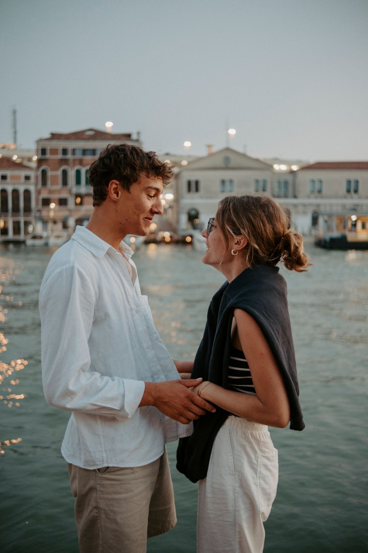 The moment of the proposal on board BELLA in Venice